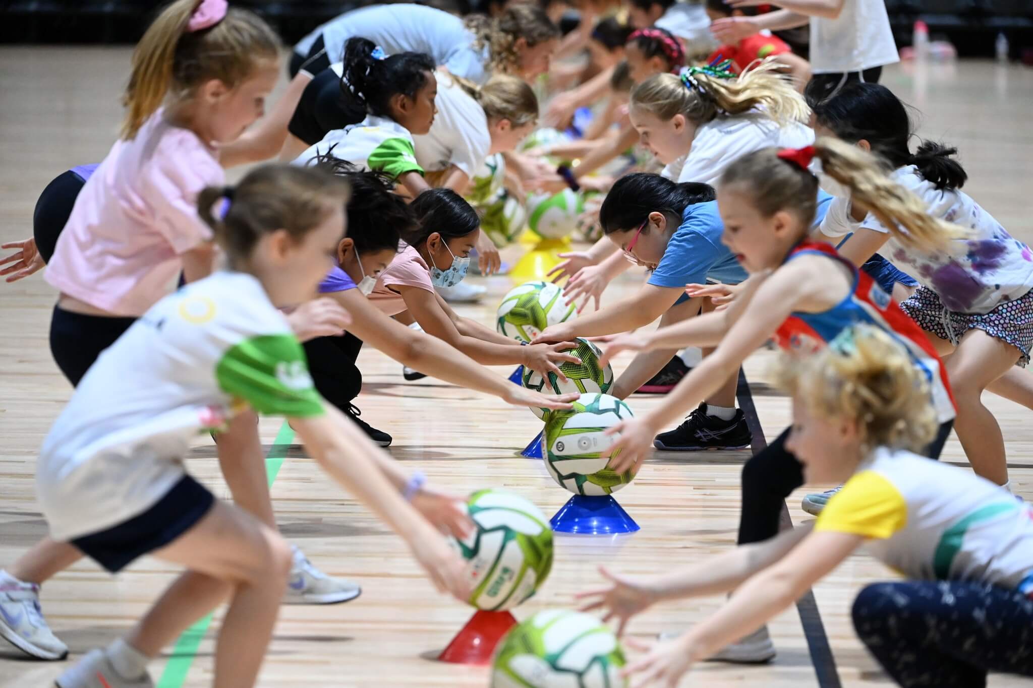 Kids playing netball